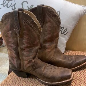 Ariat Western boot for women Vintage bomber square toe.